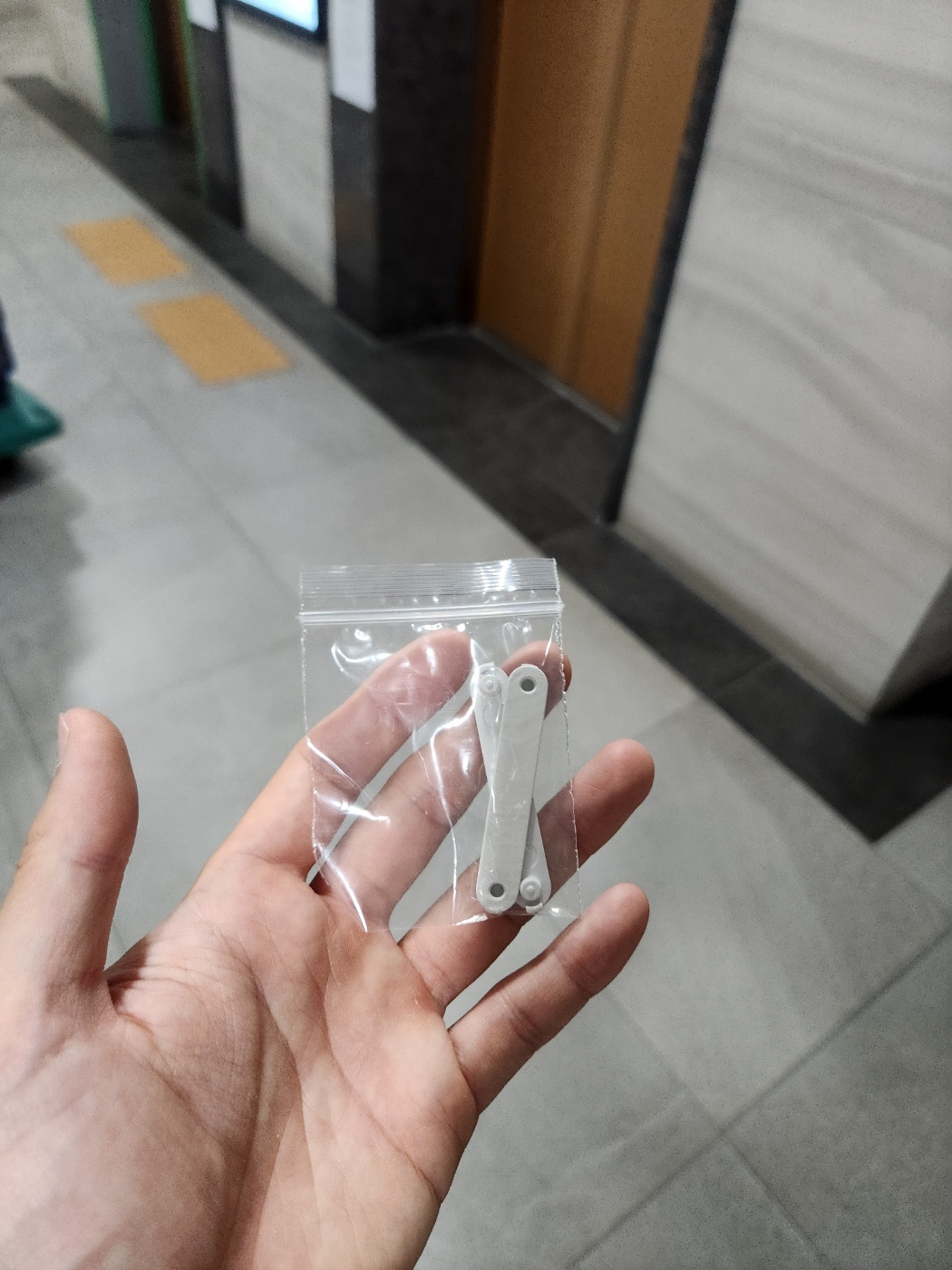 코너콘센트 부품.jpg